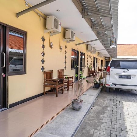Готель Koolkost Syariah Near Transmart Tegal Екстер'єр фото